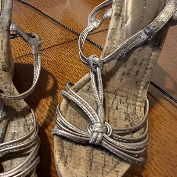 🍌Banana Republic thick, cork-like heals!🍌 - Picture 12 of 12